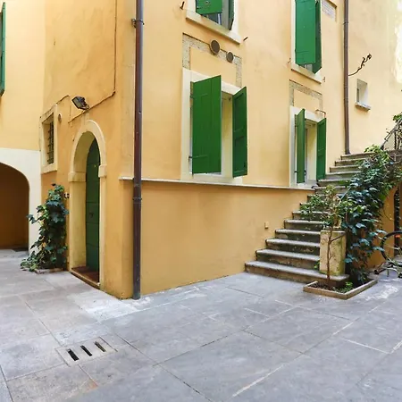 Apartamento Vr Holiday Il Giardino Dei Glicini